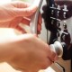 Необычно, но действенно: как постирать кухонное полотенце в микроволновке
